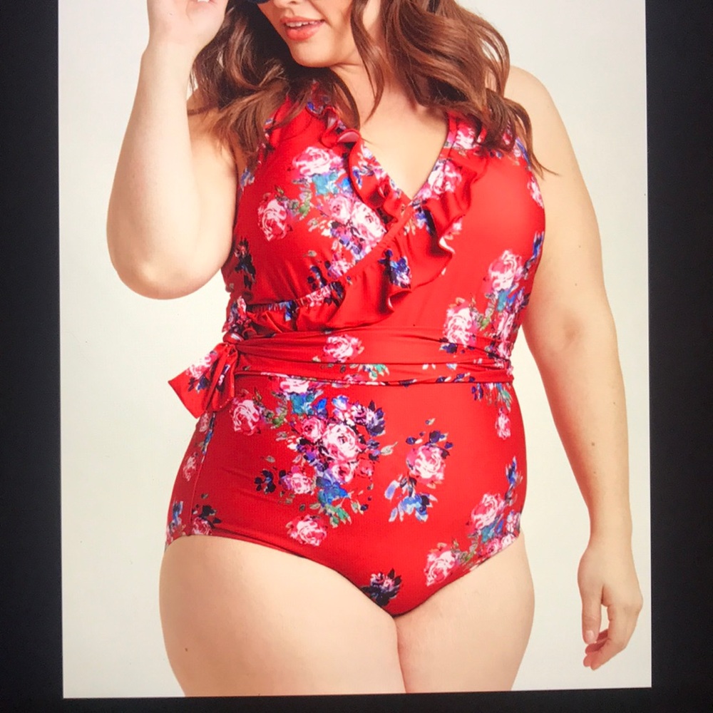 Floral Halter Swimsuit •PLUS SIZE•